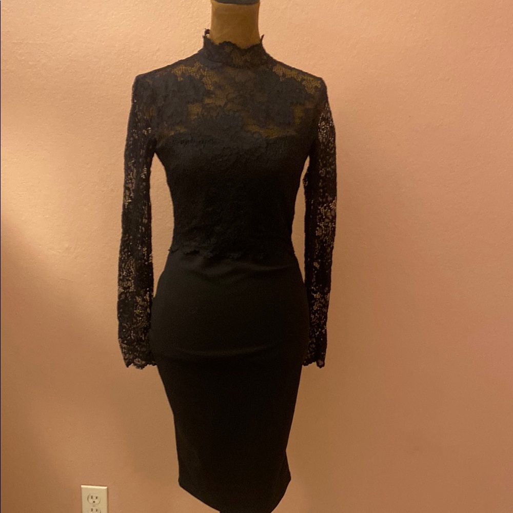 WINSOR. Elegant Black Lace Dress